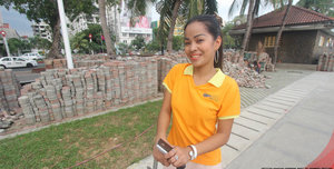 18 year old girl Arwen Gold loses her virginity after her car breaks down